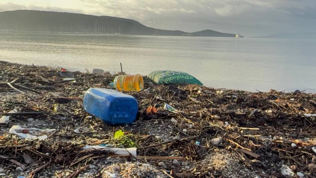 Gece saatlerinde başladı, sağanak yağış sele dönüştü! Sabahın ilk ışıklarıyla selin verdiği hasar ortaya çıktı 8